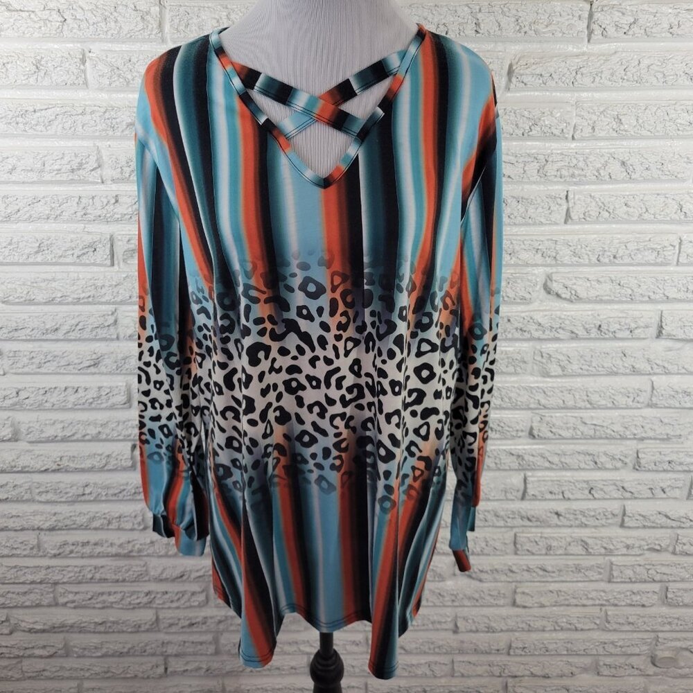 Southern Stitch 2XL Plus Red Blue Animal Print Tunic Top V-Neck Keyhole WAT65XE